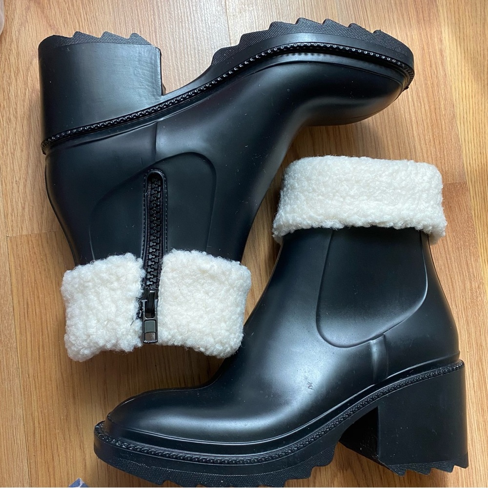 Brand new never used Inc Black Sherpa Boots size 9